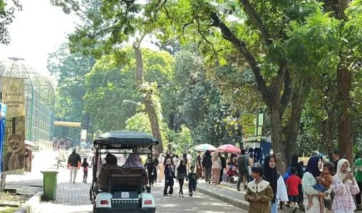 ragunan-jaksel-sangat-padat-saat-ini-karena-natal