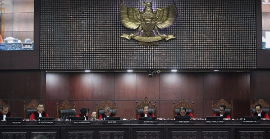 dosen-menggugat-uu-ke-mk-agar-gaji-setara-dengan-umr